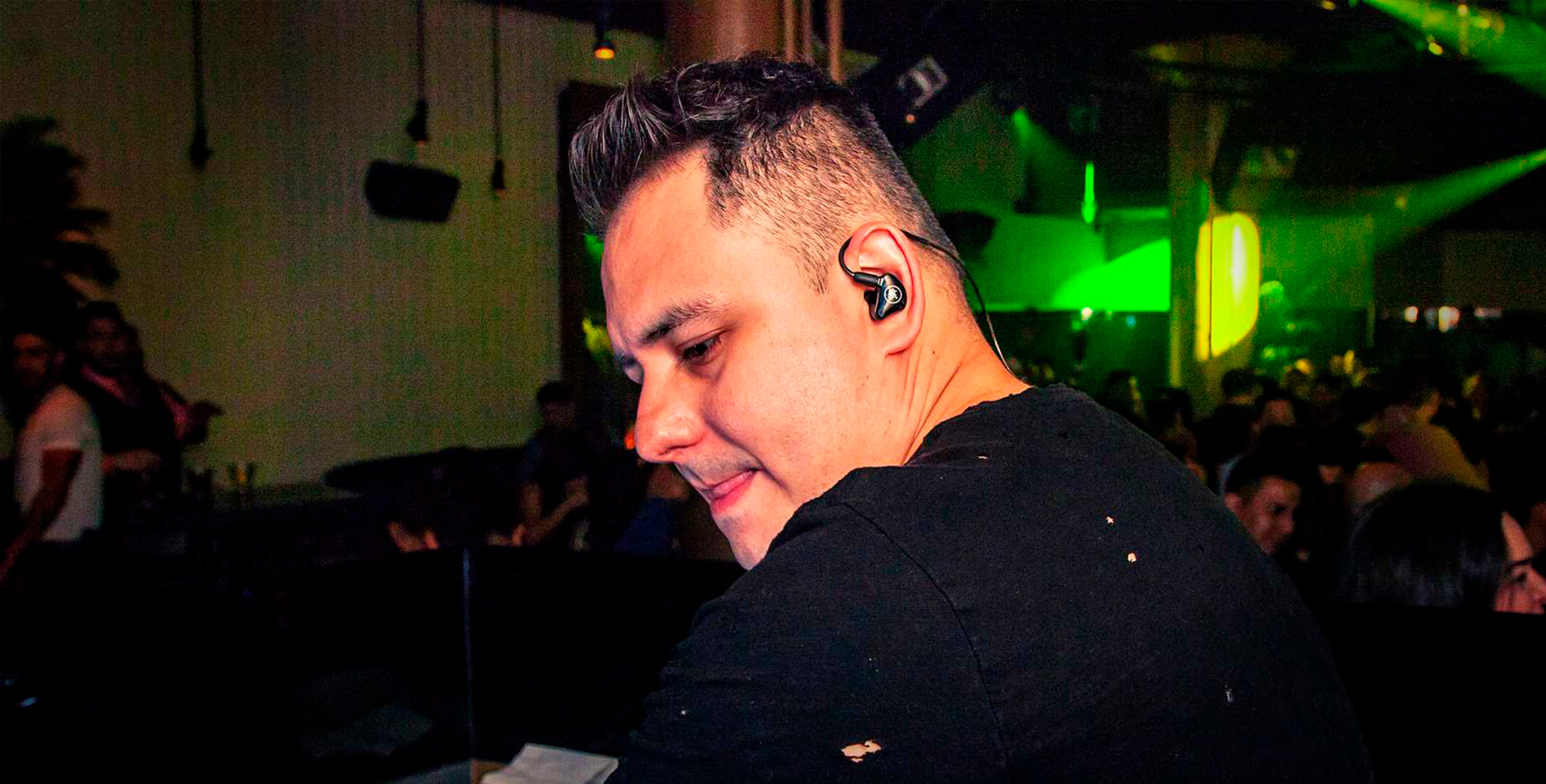 DJ-X HEARS EVERY DETAIL WITH MACKIE MP-220 IN-EAR MONITORS