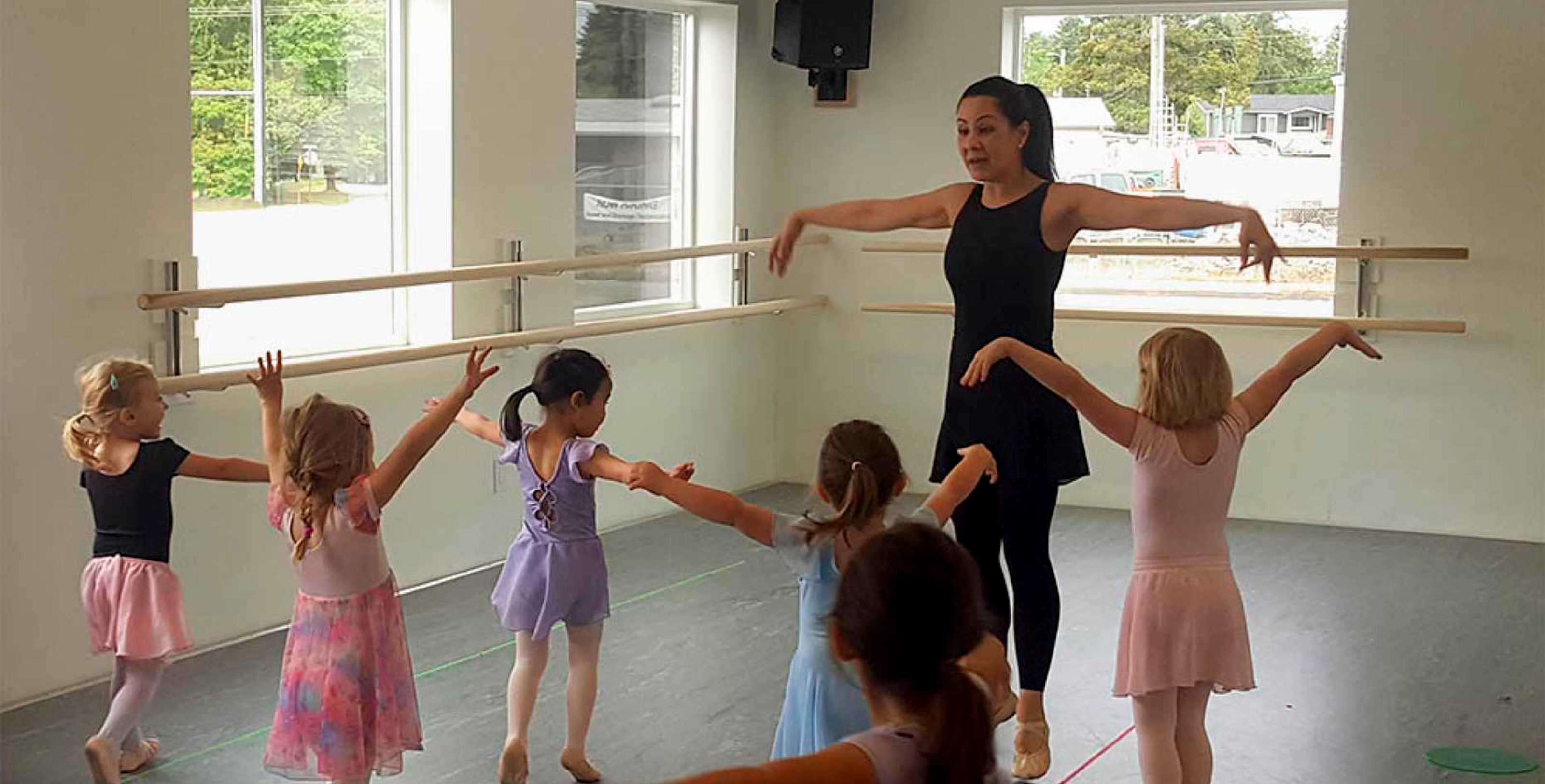 MACKIE THUMP KEEPS ACADEMY OF MUSIC AND DANCE STUDENTS ON THEIR TOES
